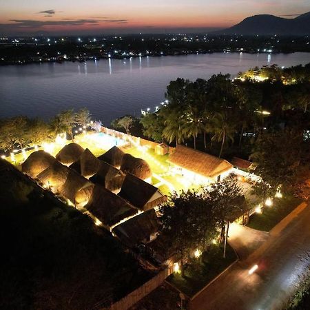 Sea Sand Resort Kampot Exterior photo