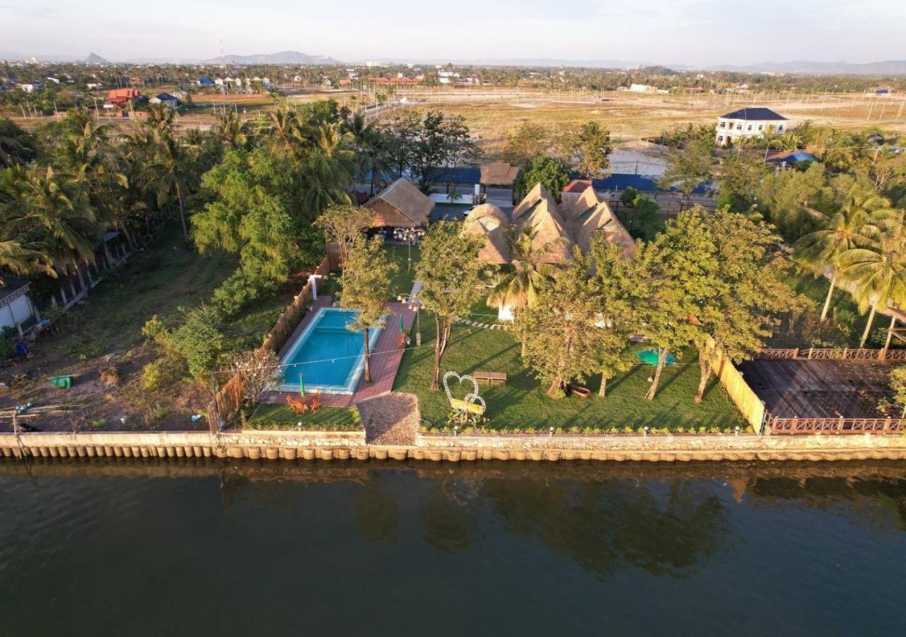 Sea Sand Resort Kampot Exterior photo